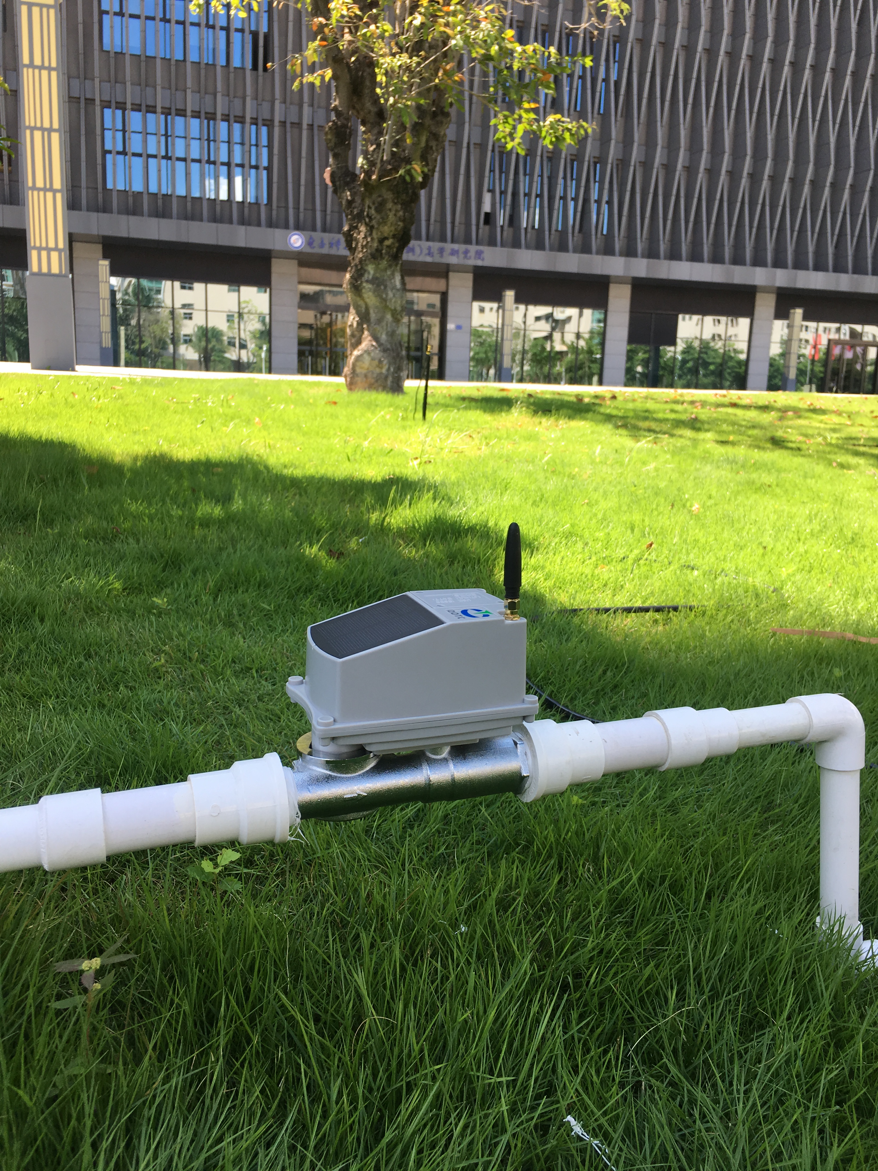 Sistema de control de riego de agua automático inteligente para césped